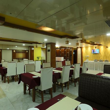 Hotel Sj International Guwahati Exteriör bild