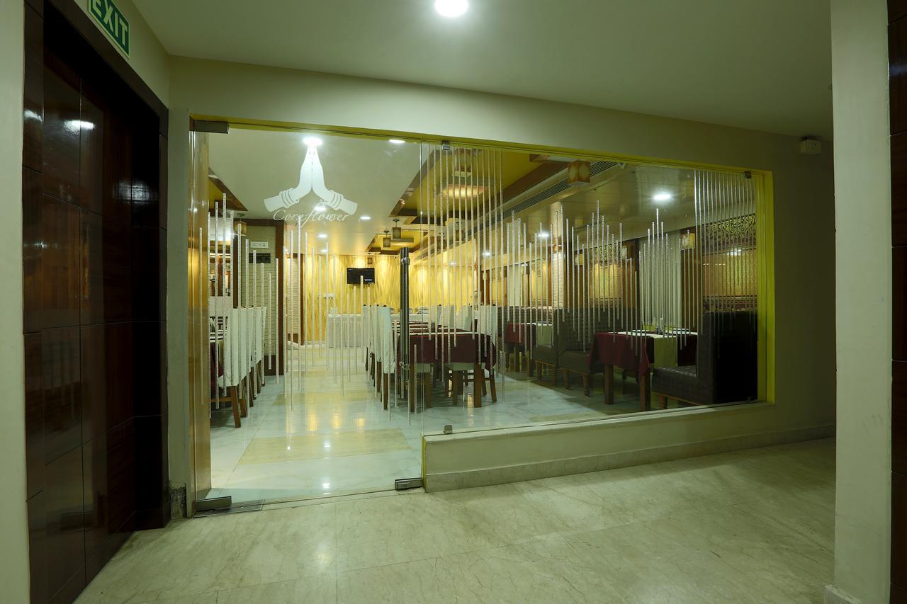 Hotel Sj International Guwahati Exteriör bild