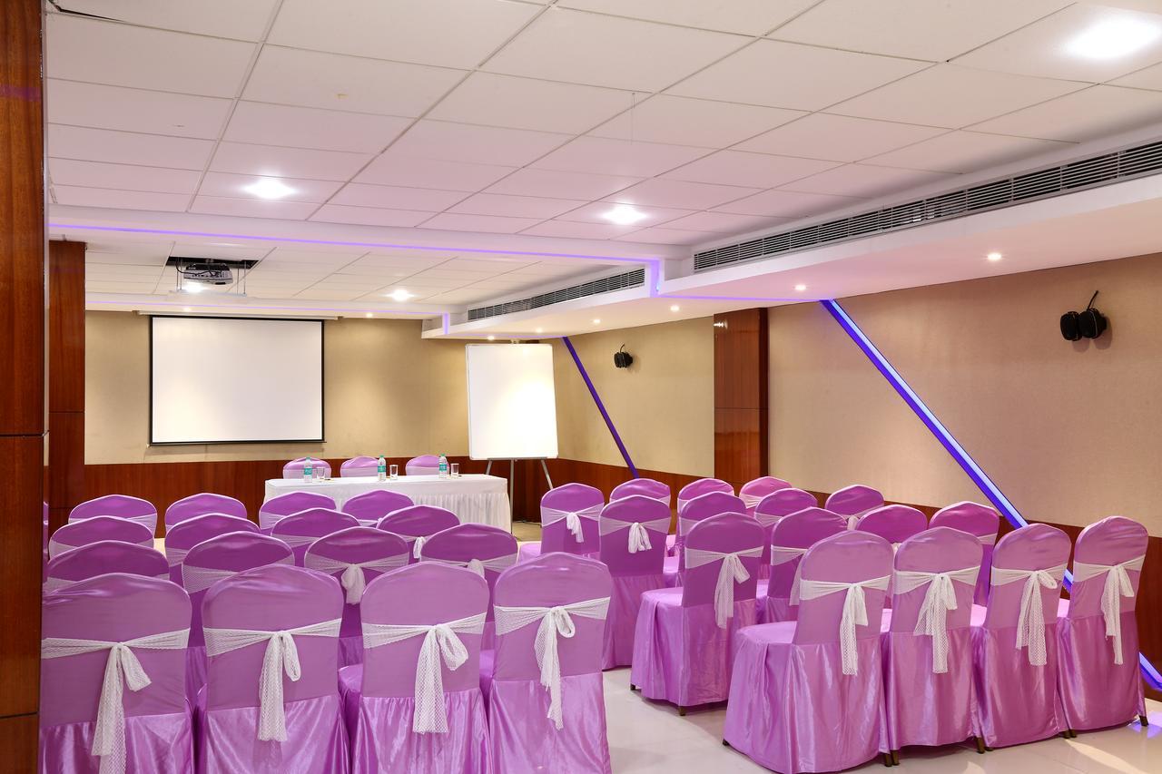 Hotel Sj International Guwahati Exteriör bild